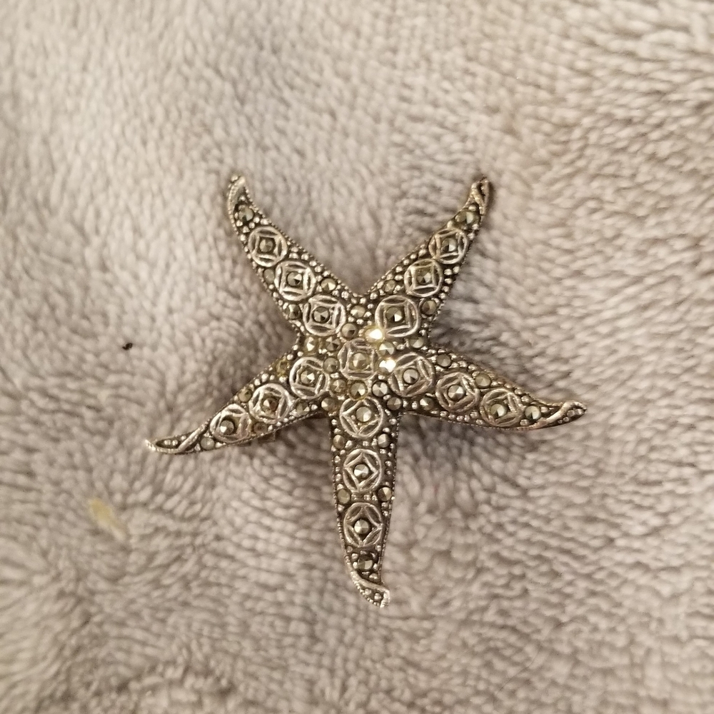 Vintage brooche.  A9